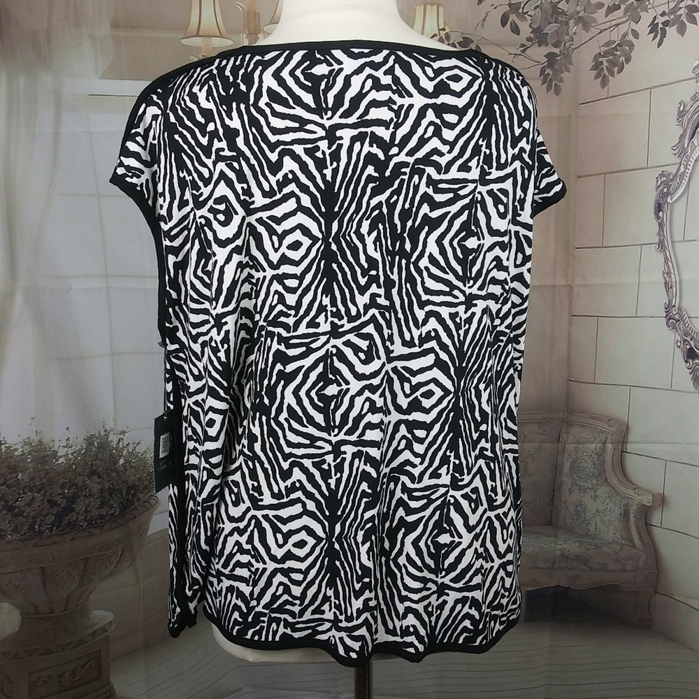 ❤️6 items for $30 sale!!❤️ Vince Camuto Animal Print Blouse - Picture 3 of 5